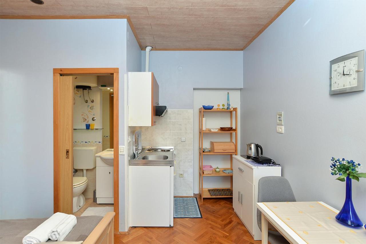 Apartments Jasna 1128 Fazana Bagian luar foto